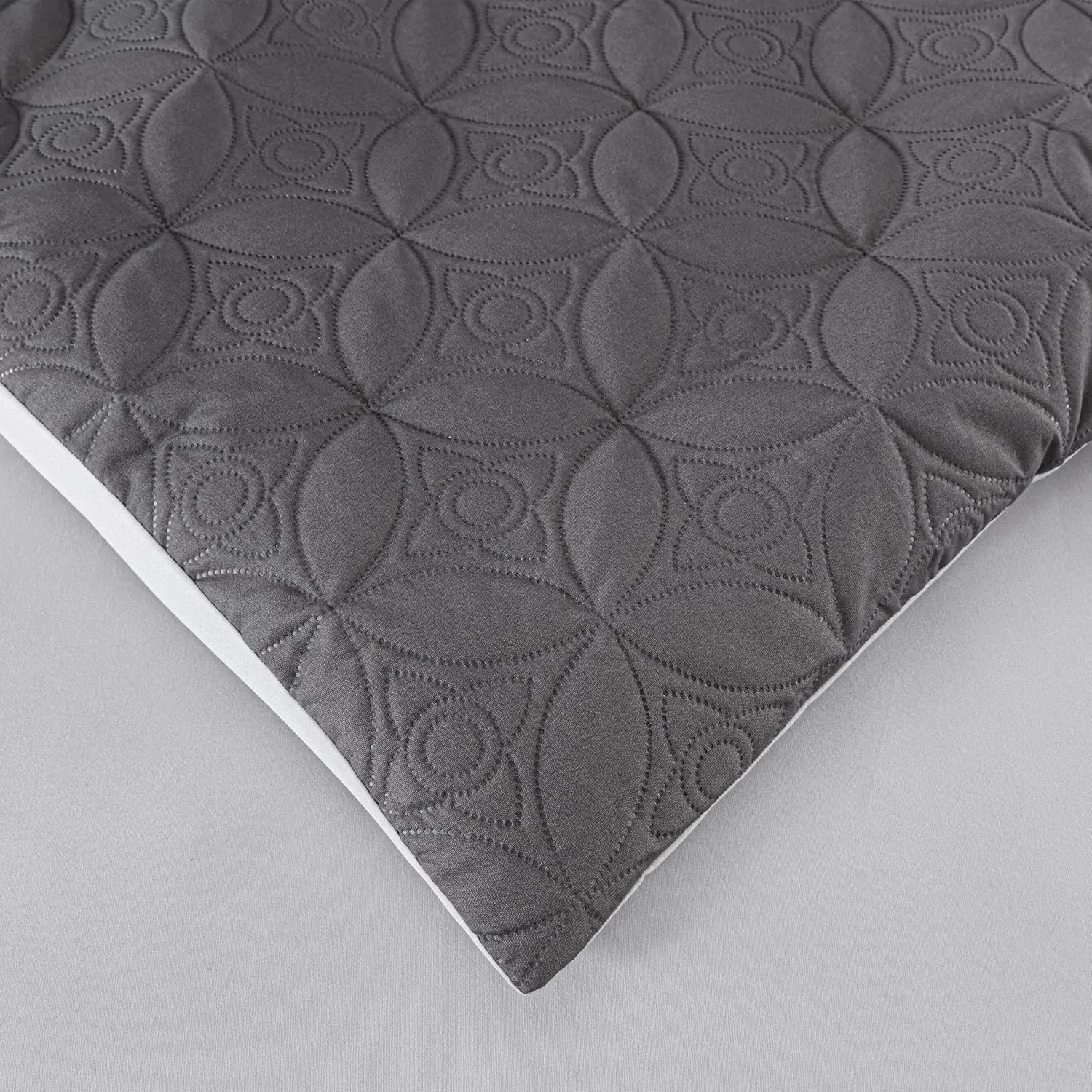 Chezmoi Collection Upland 7-Piece Quilted Patchwork Comforter Set, Black/Gray/Light Gray, King