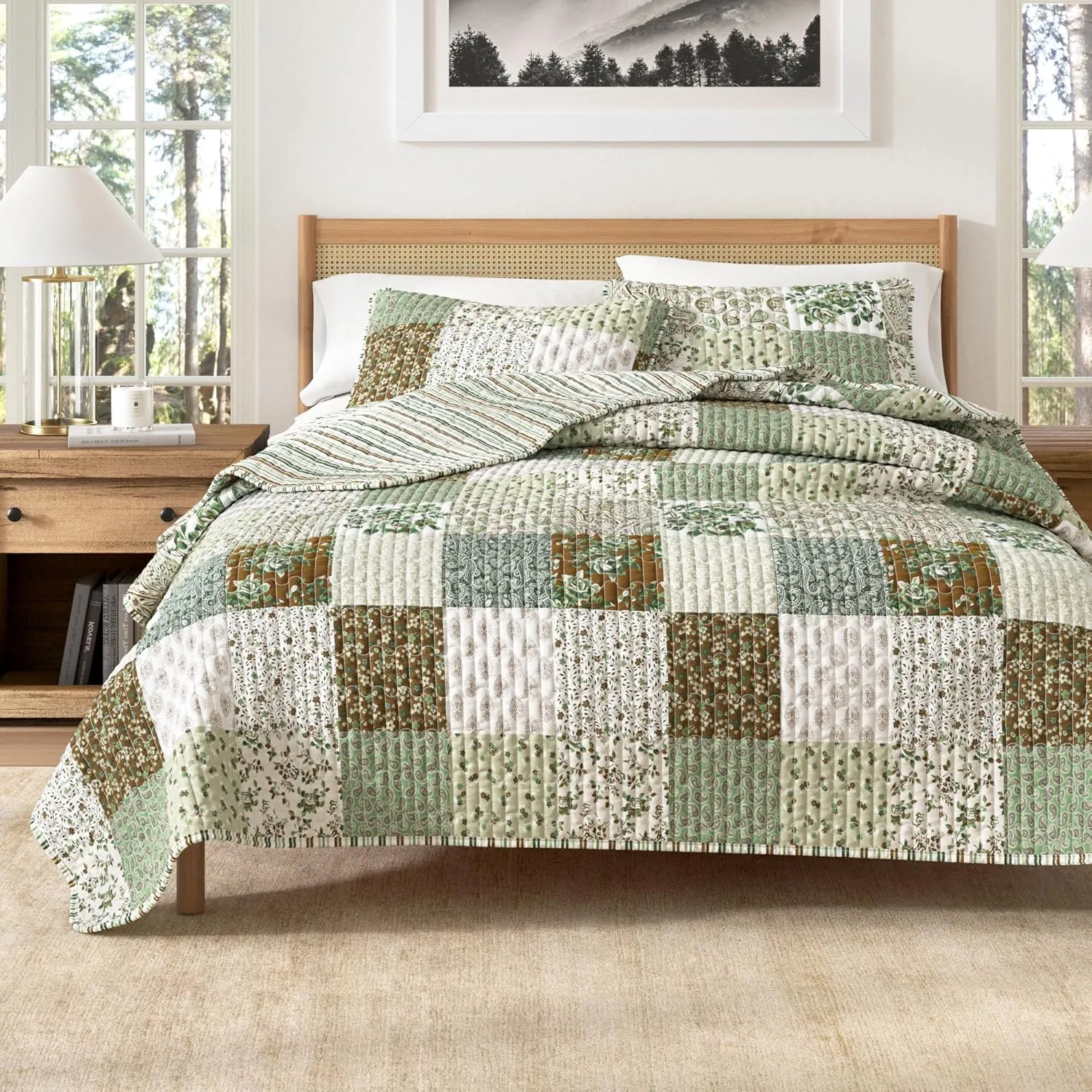 Great Bay Home 3-Piece King/California King Microfiber Quilt Set with Shams - Patchwork Floral Reversible Design - Lightweight, All-Season, Layerable Bedding Set (Floral Grid - Brown)