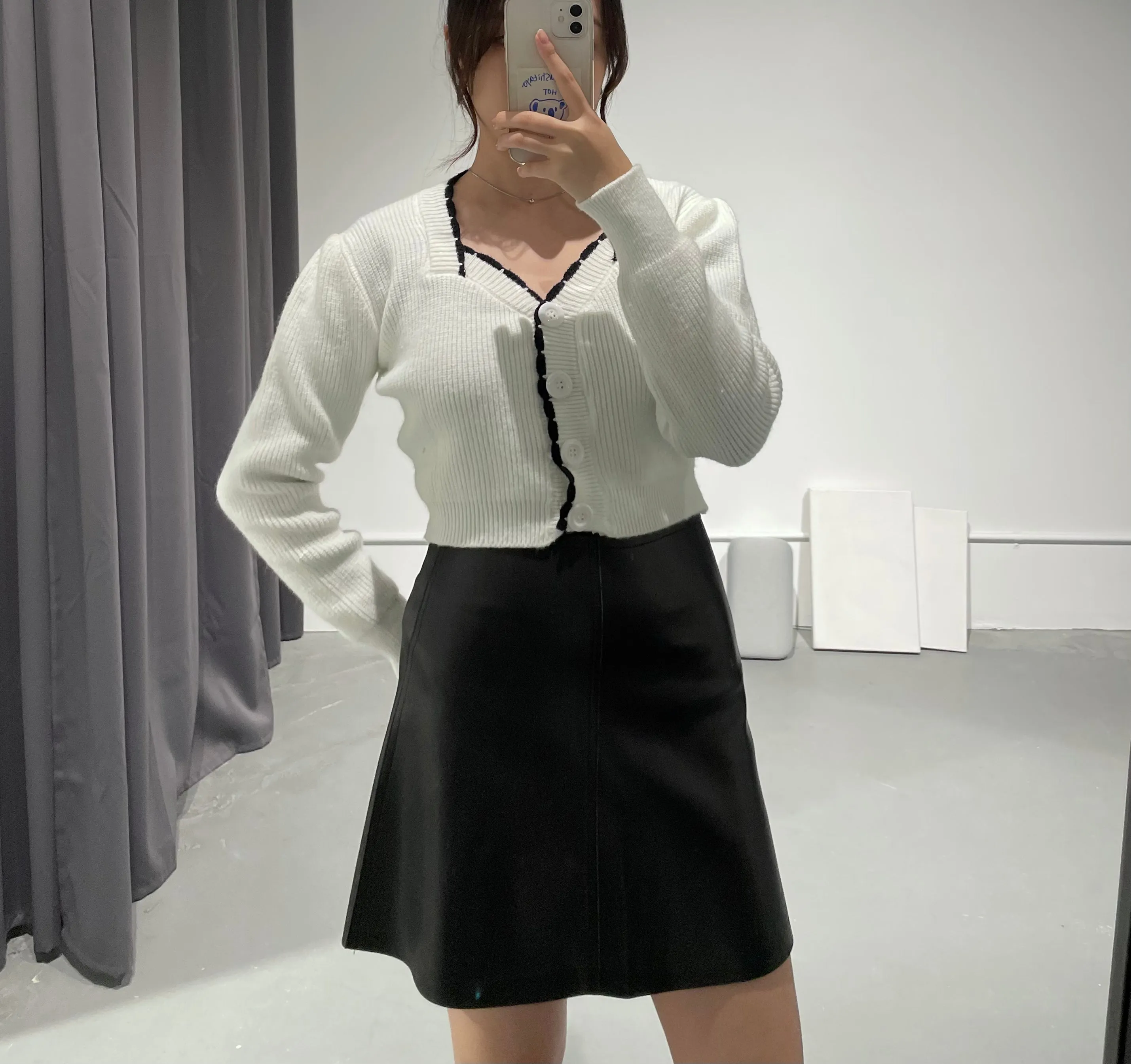 Hong Wave Neck Knit Cardigan