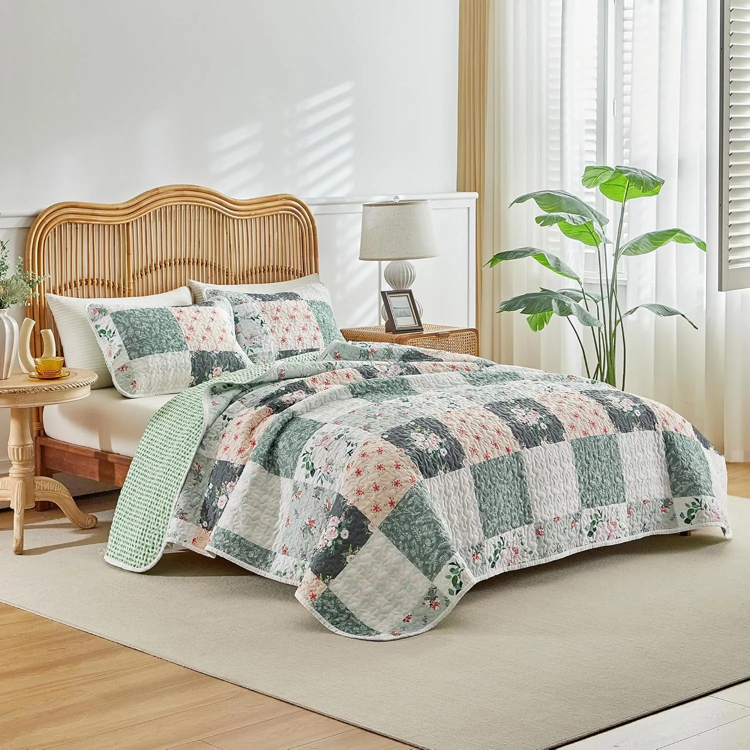 Joyreap 3 Pieces Floral Patchwork Quilt Set Queen, Green Flowers Design, Soft n Cozy Microfiber Quilt, Bedspread Bed Cover for All Season, 1 Quilt and 2 Pillow Shams- 90x90 inches