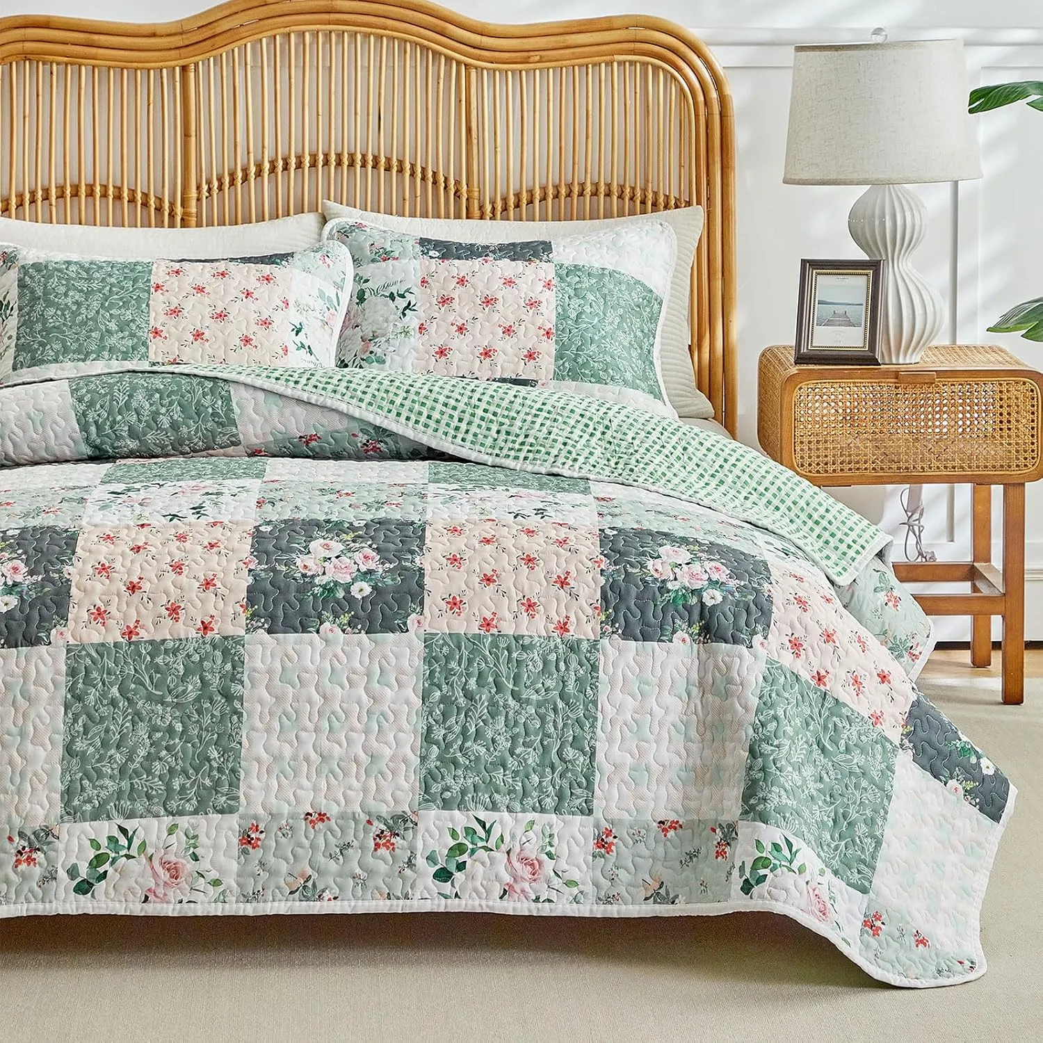 Joyreap 3 Pieces Floral Patchwork Quilt Set Queen, Green Flowers Design, Soft n Cozy Microfiber Quilt, Bedspread Bed Cover for All Season, 1 Quilt and 2 Pillow Shams- 90x90 inches