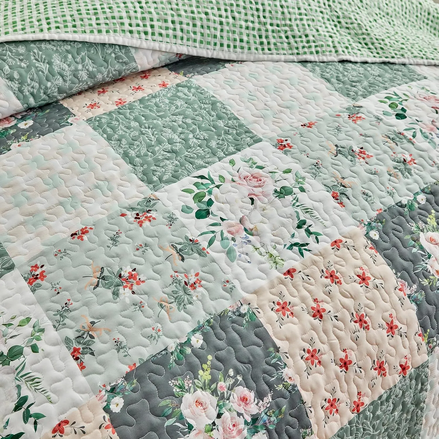 Joyreap 3 Pieces Floral Patchwork Quilt Set Queen, Green Flowers Design, Soft n Cozy Microfiber Quilt, Bedspread Bed Cover for All Season, 1 Quilt and 2 Pillow Shams- 90x90 inches