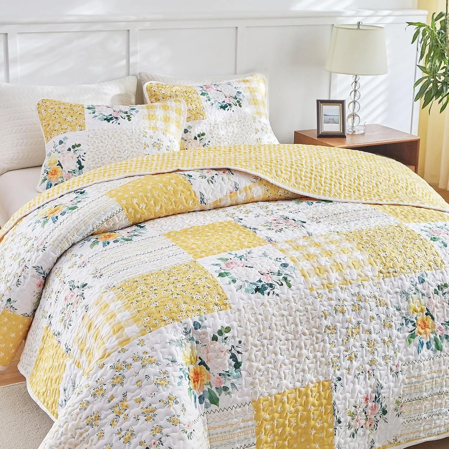 Joyreap 3 Pieces Floral Patchwork Quilt Set Queen, Yellow n White Flowers Design, Soft n Cozy Microfiber Quilt, Bedspread Bed Cover for All Season, 1 Quilt and 2 Pillow Shams- 90x90 inches
