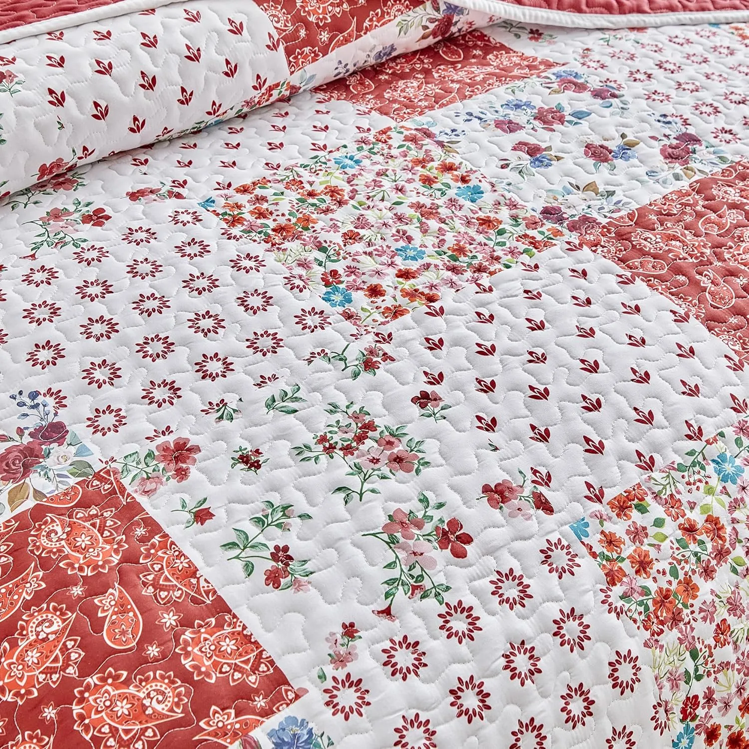 Joyreap 3 Pieces Floral Patchwork Quilt Set Twin, Burgundy Red n White Flowers Design, Smooth Soft Microfiber Quilt, Bedspread Bed Cover for All Season, 90x90 inches
