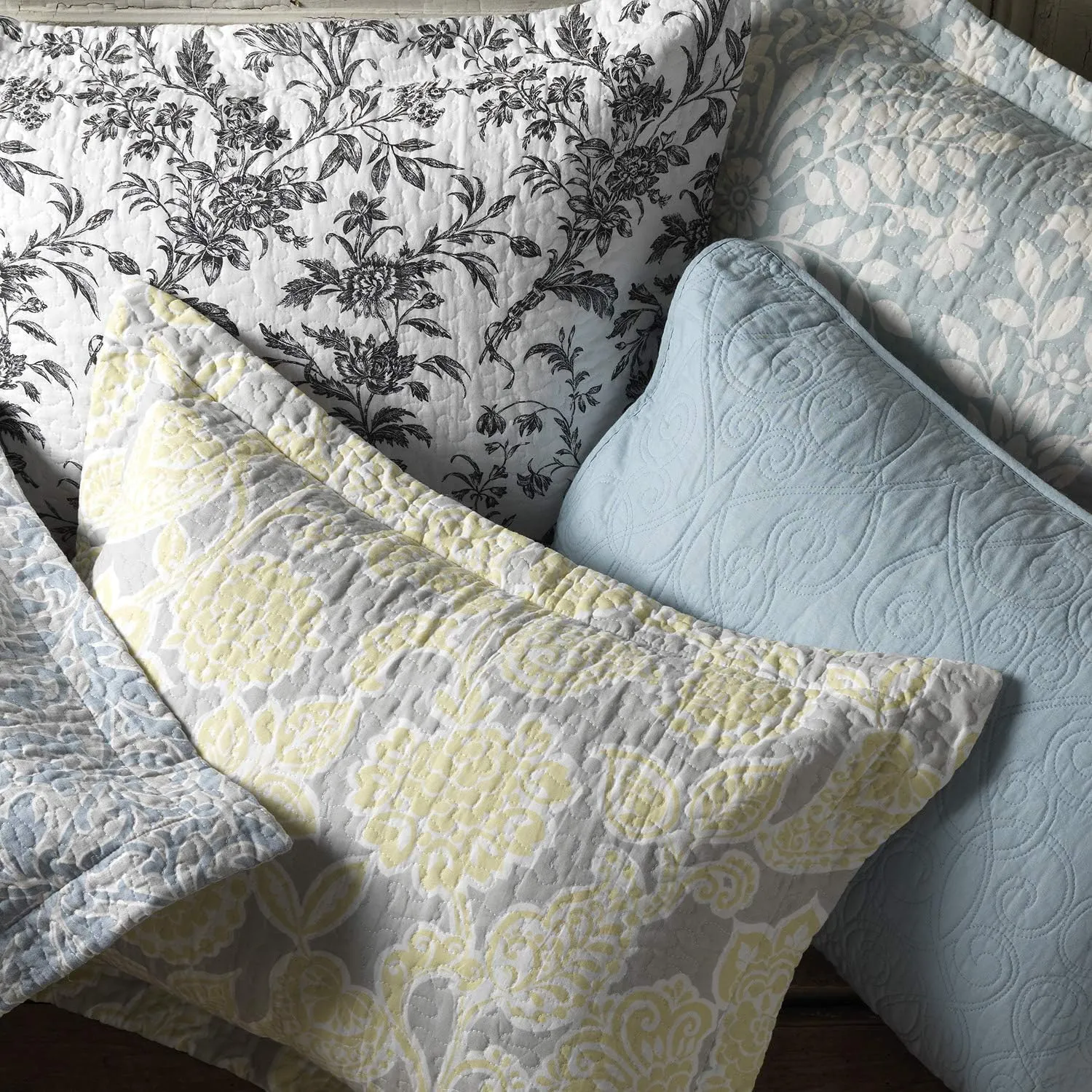 Laura Ashley Home - Quilt Set, Cotton Reversible Bedding with Matching Shams, Home Decor Ideal for All Seasons (Celina Patchwork Pink/Sage, Queen)