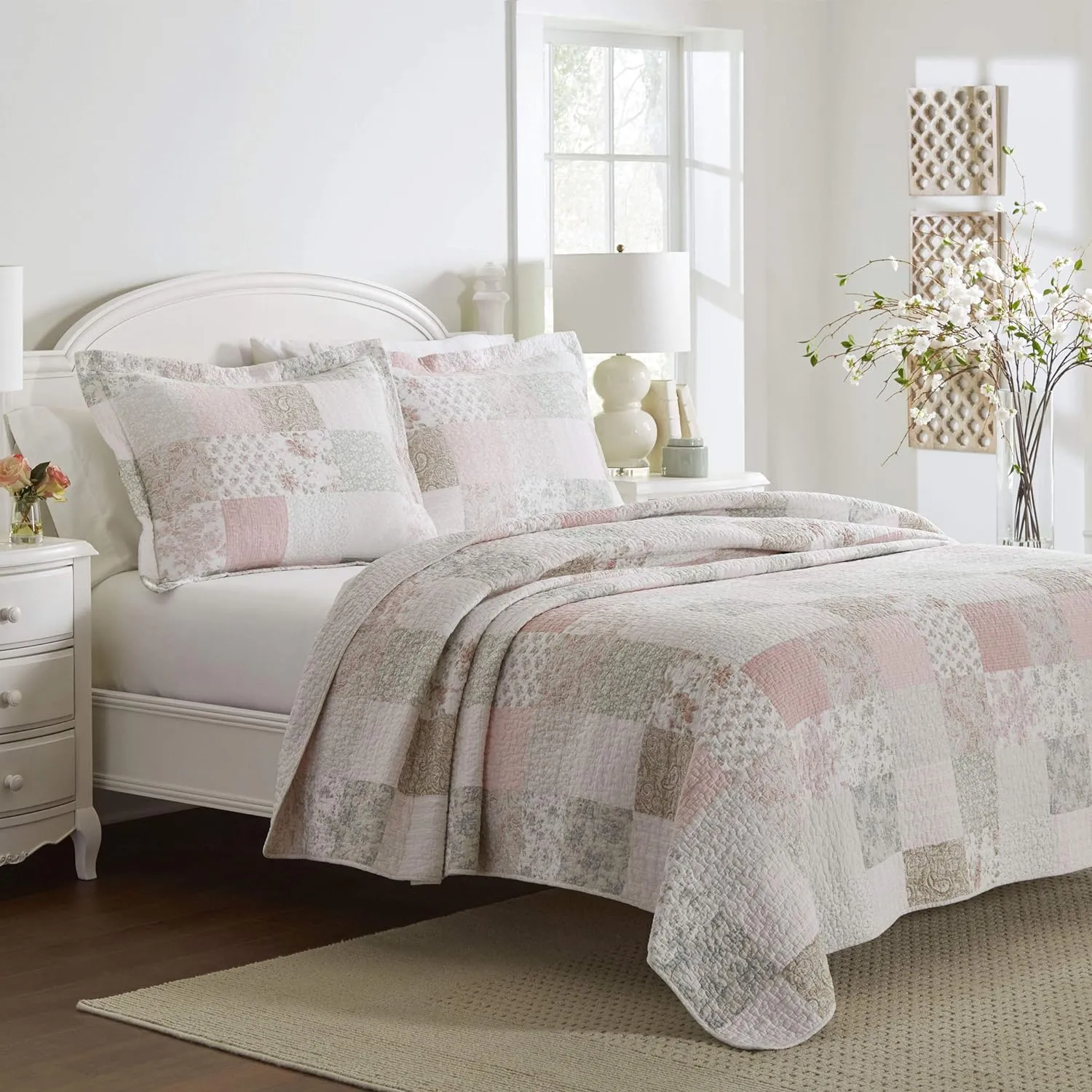 Laura Ashley Home - Quilt Set, Cotton Reversible Bedding with Matching Shams, Home Decor Ideal for All Seasons (Celina Patchwork Pink/Sage, Queen)