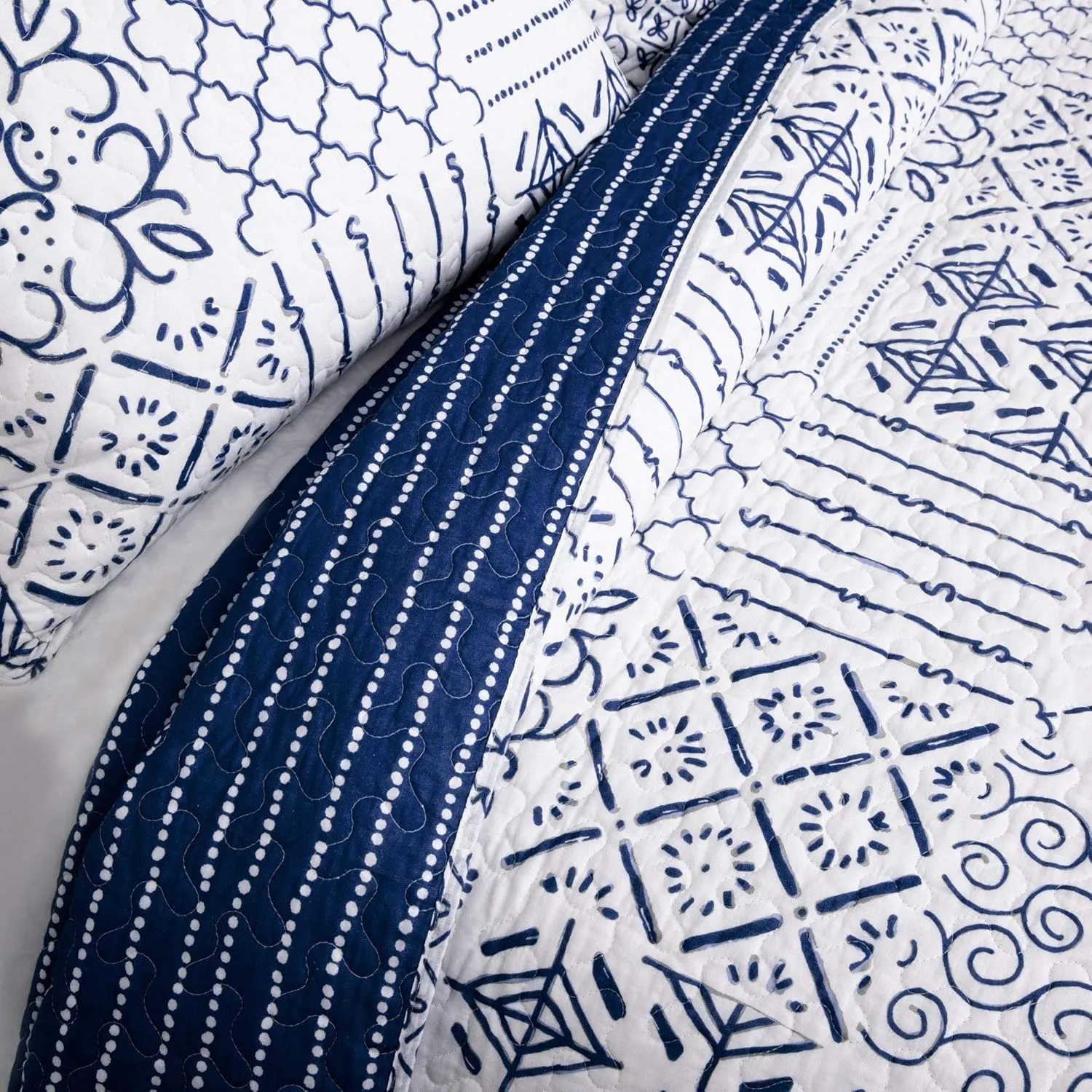 Lush Decor Monique 3 Piece Reversible Print Pattern Blue Quilt Set - Full Queen