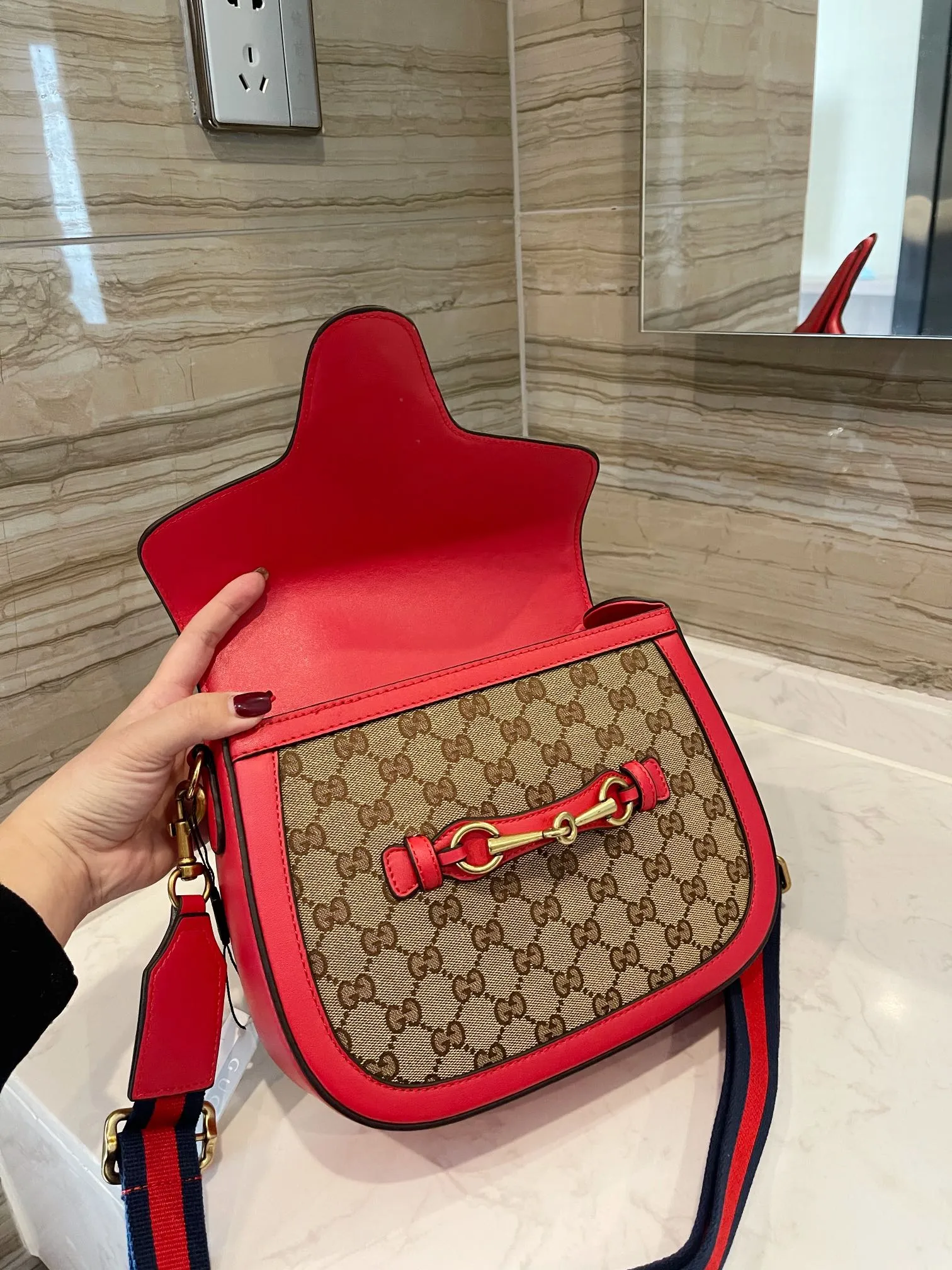 LW - Luxury Handbags GCI 192