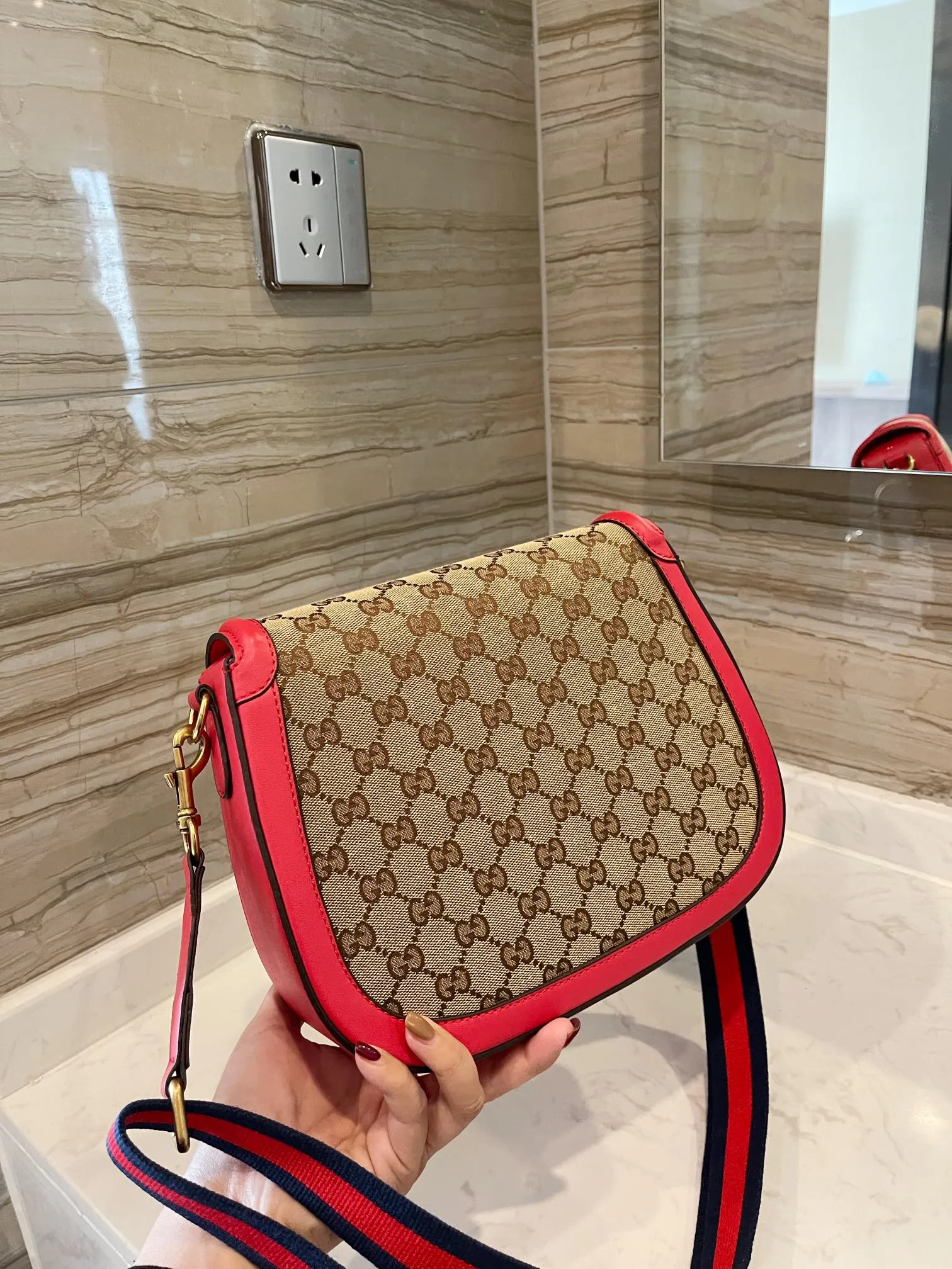 LW - Luxury Handbags GCI 192