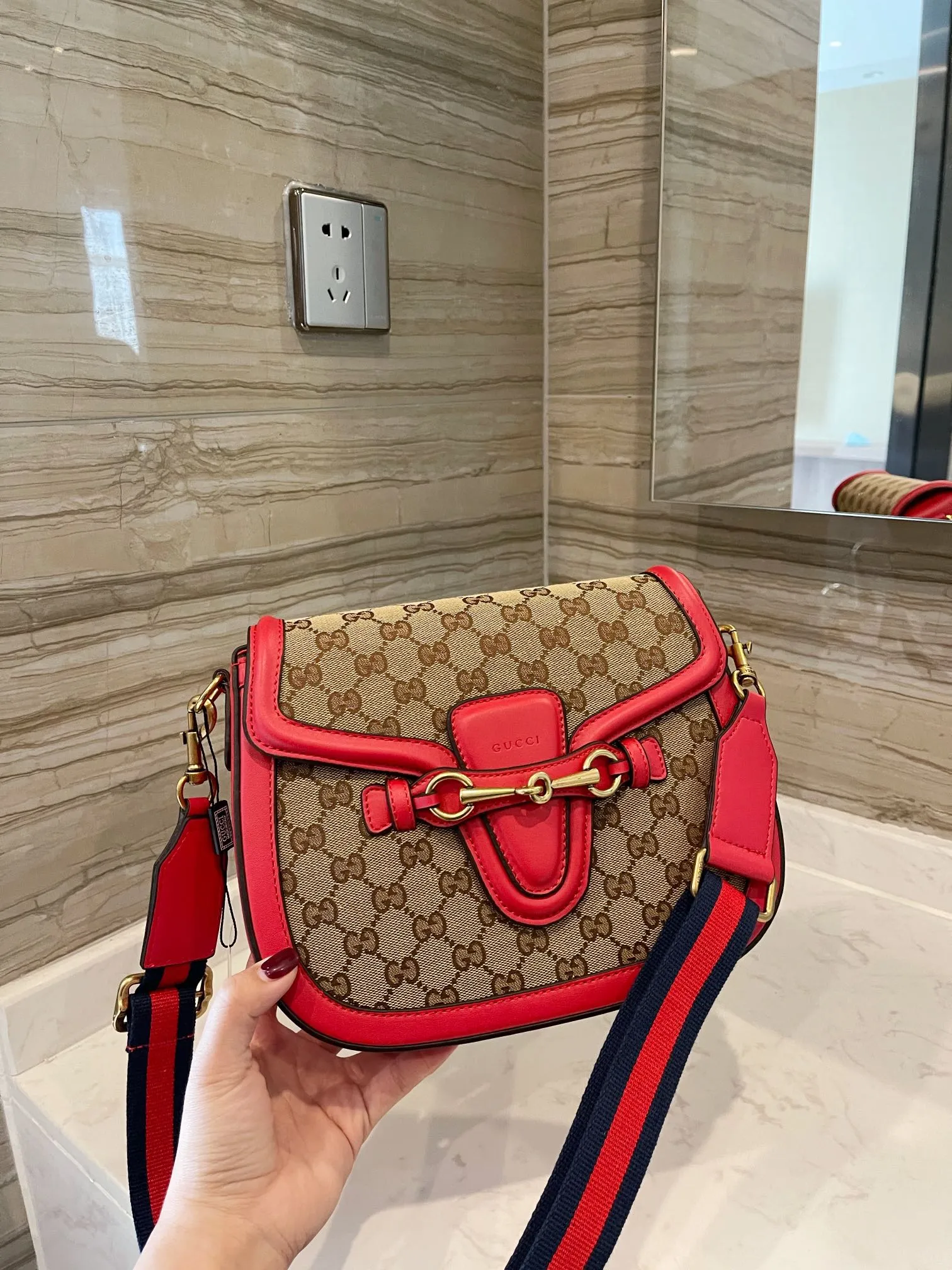LW - Luxury Handbags GCI 192