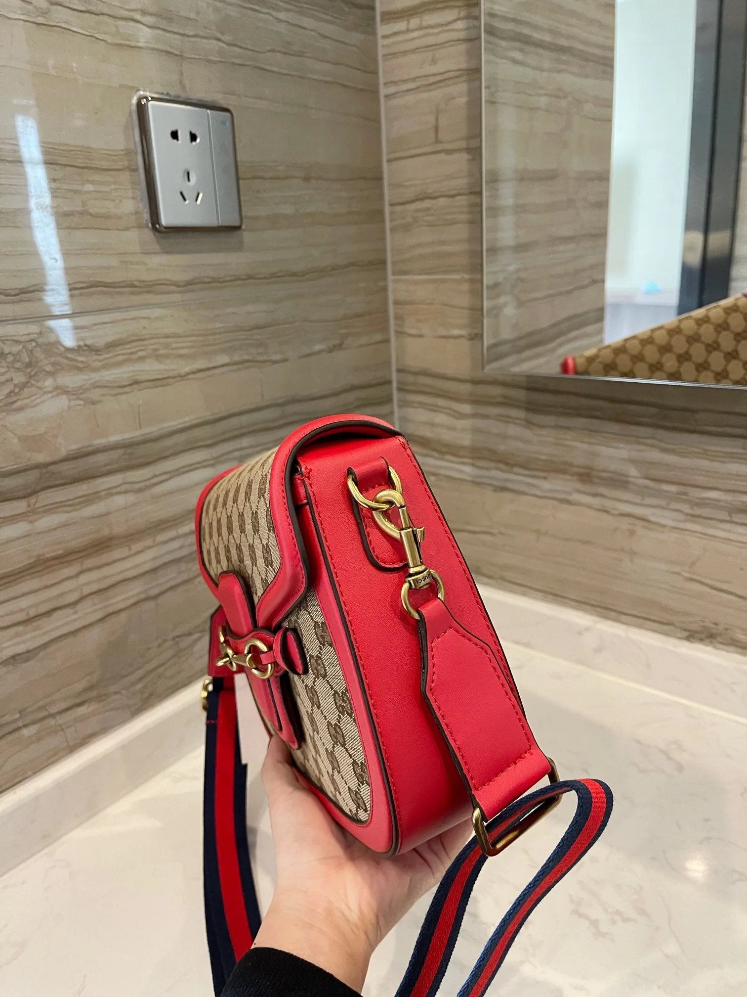 LW - Luxury Handbags GCI 192