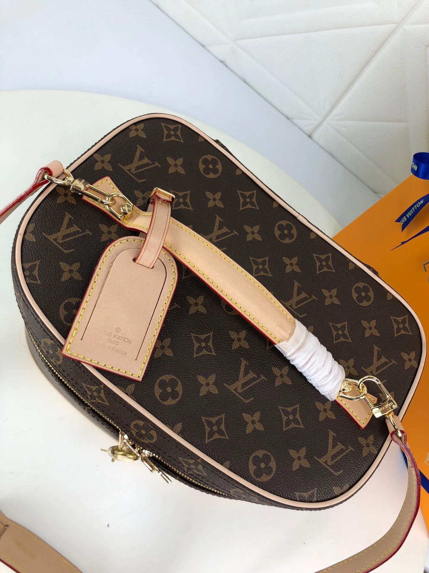 LW - Luxury Handbags LUV 024