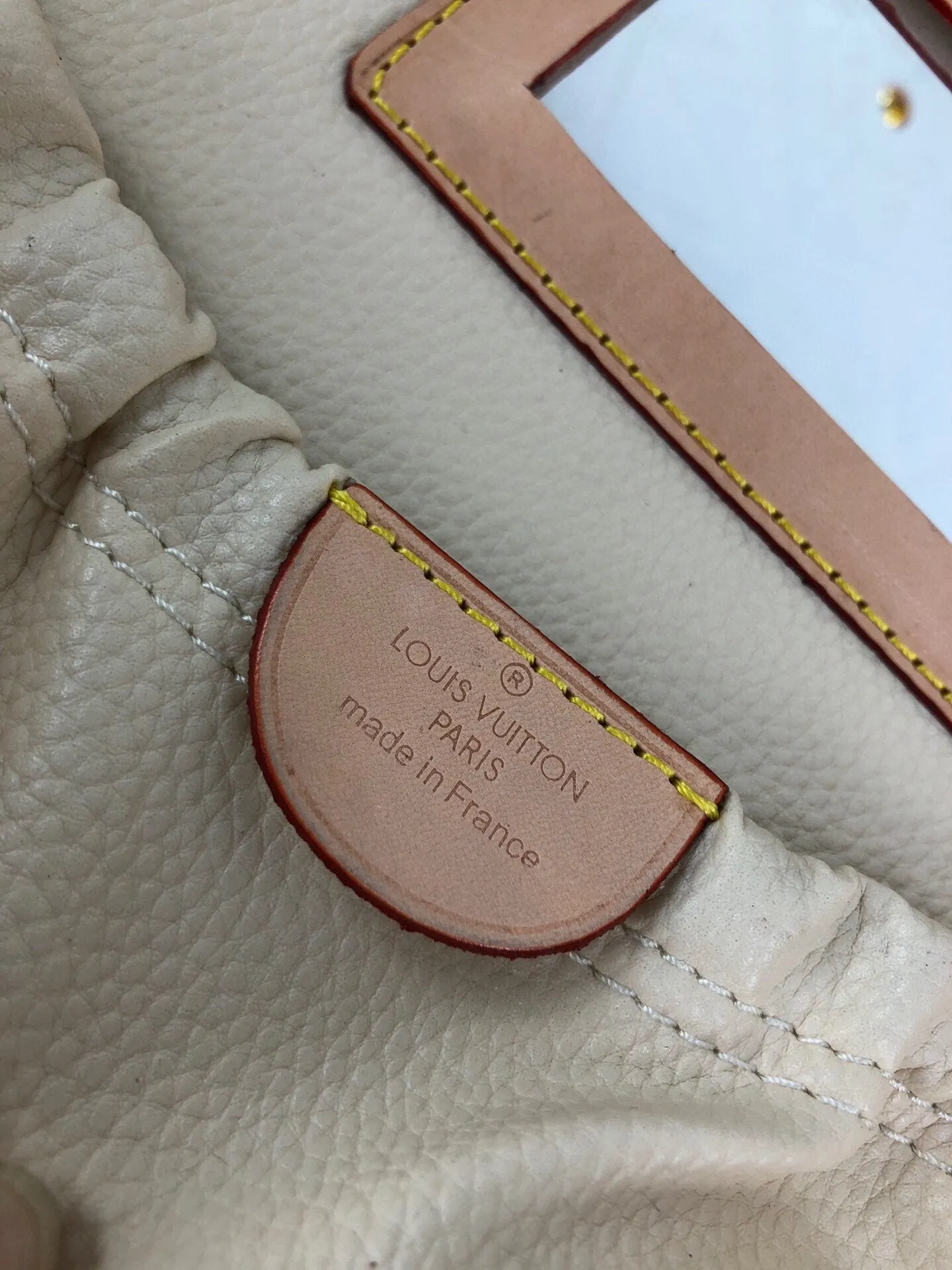 LW - Luxury Handbags LUV 024