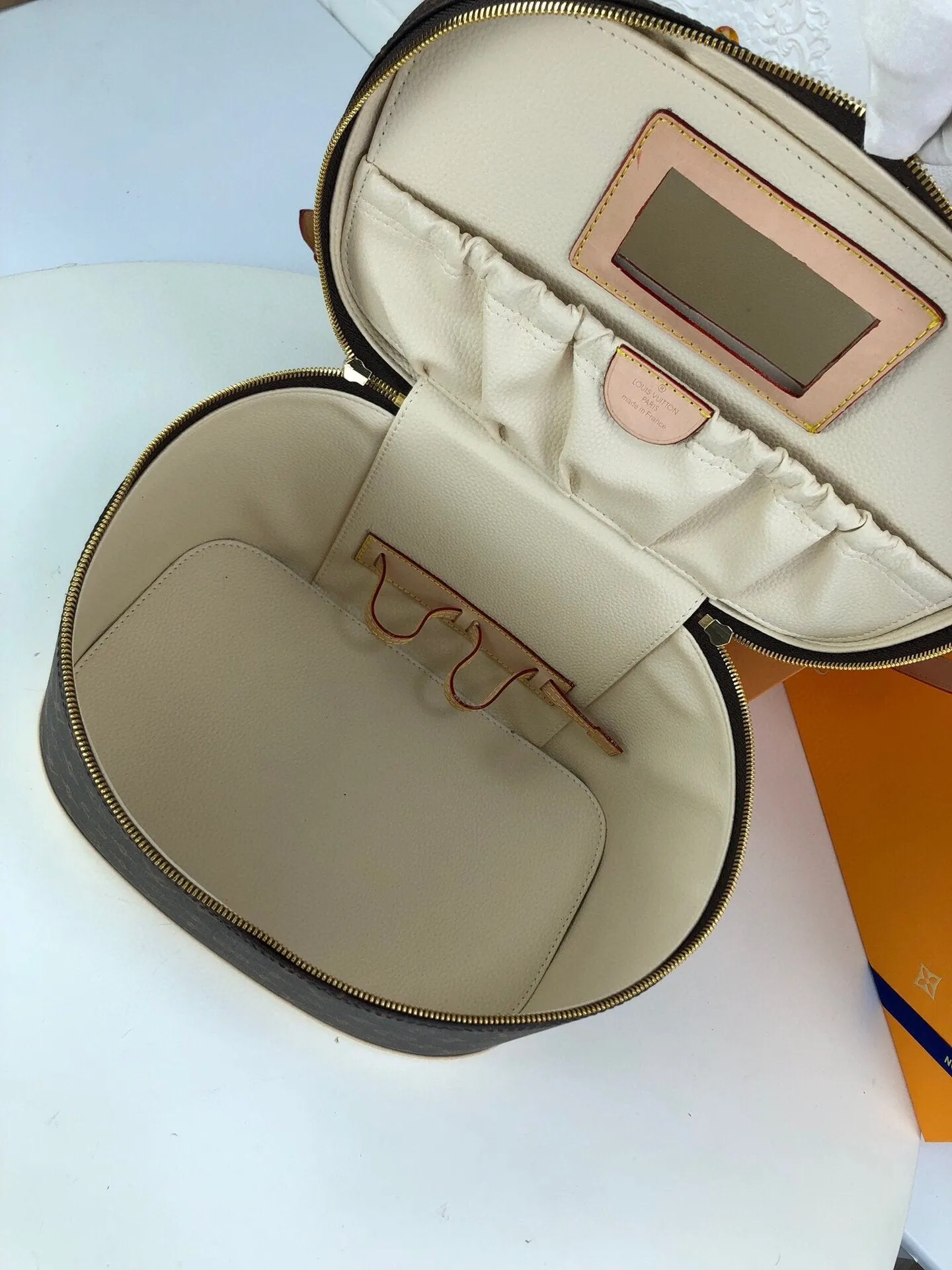LW - Luxury Handbags LUV 024