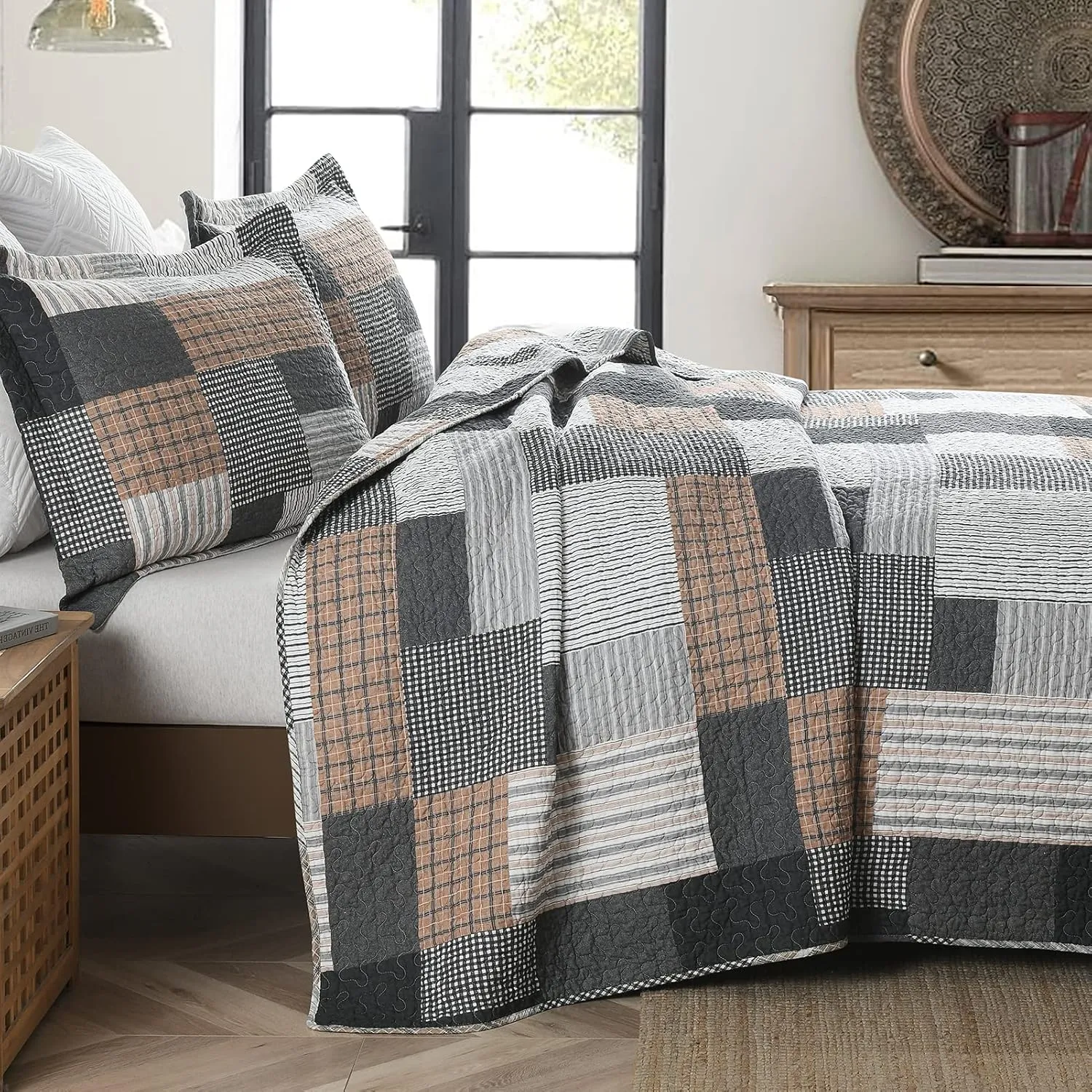 SahSahCasa Quilt King Size, King Quilt Set, 100% Cotton King Quilt Bedding Set Bedspread, Farmhouse Patchwork Quilt, Plaid Reversible Lightweight Rustic Comforter, Grey Black Brown White, 3 Pieces