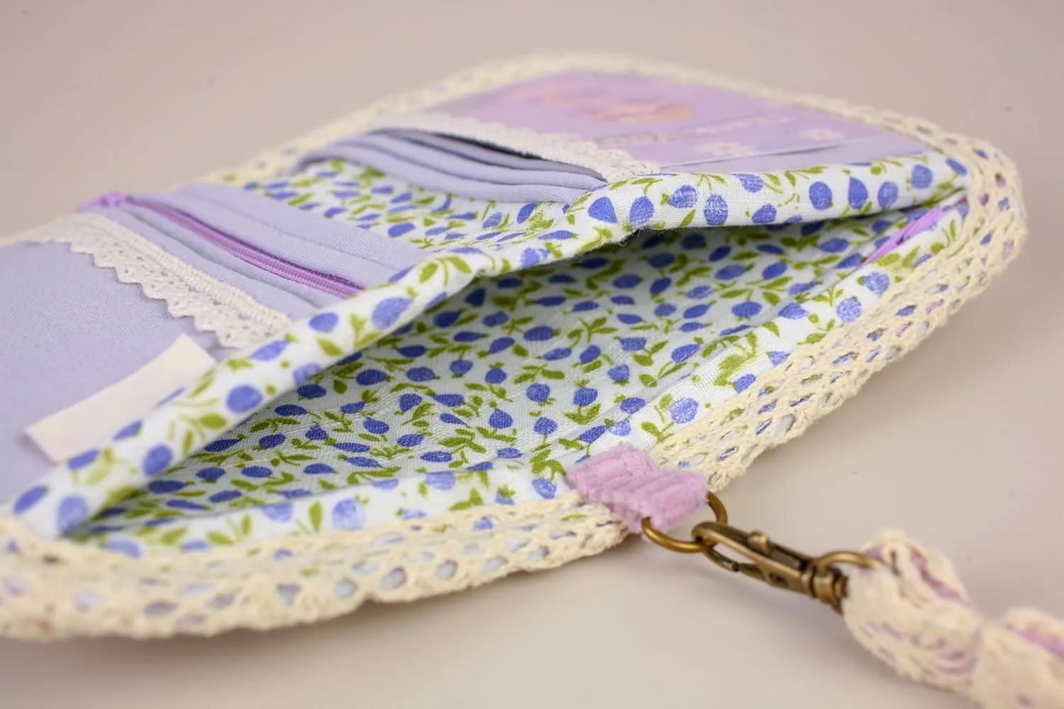 THE ARTISAN'S WHISPER Women Bifold Wallet, Vintage Fabric Wallet, Floral Bifold Wallet, Small Womens Wallet, Bifold Card Holder, Compact Ladies Purse, Gifts For Her (Purple)
